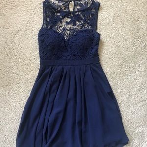 LULU’S NAVY BLUE LACE DRESS